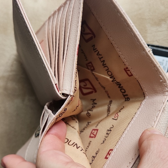 NWT ❗️ Stone Mountain blush tooled wristlet bonded leather - Picture 9 of 12